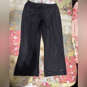 Nike Women’s wide leg capris.  Size med